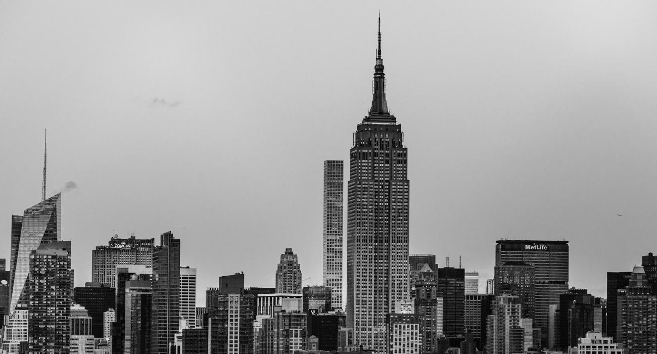 black and white nyc skyline